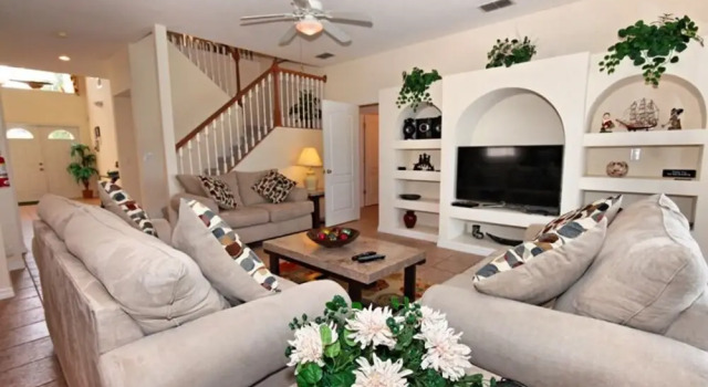 Golf Dreamer! Beautiful With Unique Layout! 5 Bedroom Villa