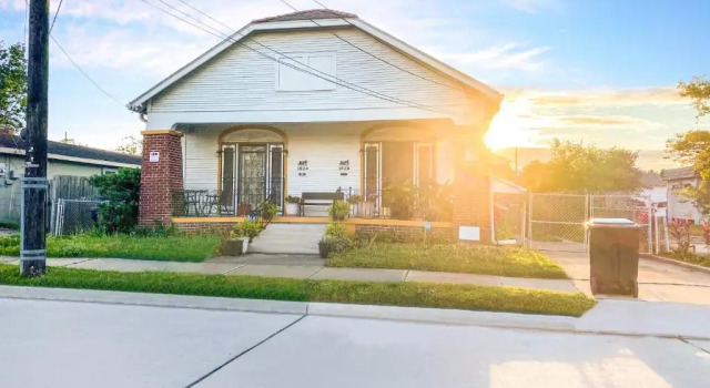 Коттедж с 2 комнатами Historic 2BD Bywater Home Walking Distance From Mississippi River