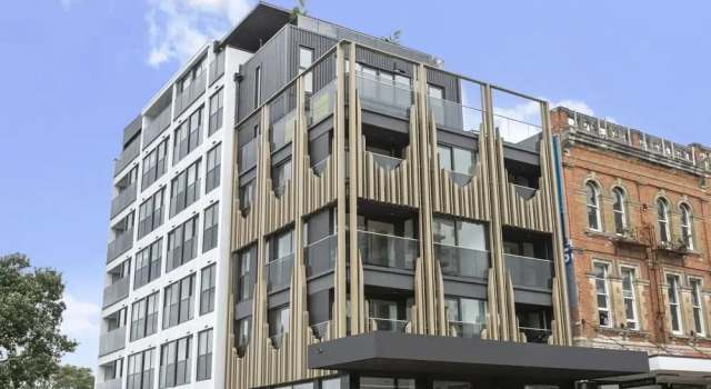 Brand new & vibrant living on K'rd