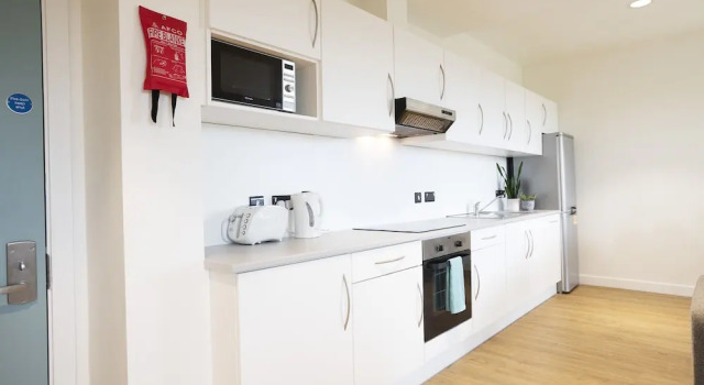 Кровать в общем номере с 6 комнатами University of Galway Rooms
