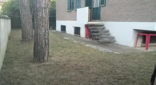 AFFITTACAMERE VILLA SOFIA accanto Ospedale con ampio giardino, Забронировать Вилла Виллы Побережья Марок, Вилла