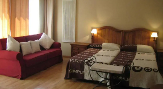 Hospedium Hotel Posada De La Luna, Забронировать Отель Отели в центре Уэска с завтраком, отели в центре Уэска с завтраком