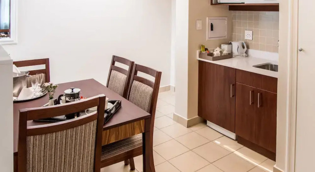Люкс с 2 комнатами City Lodge Hotel Eastgate