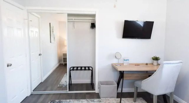 Large 4-bedroom House With AIR Hockey Table Close TO Disneyland IN Orange County p41, Book Hotel Cypress Orange