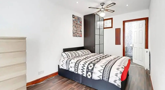 Stunning 7-bed Detached House in Luton With Parkin
