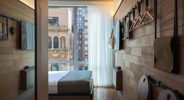 Двухместный номер с видом на город Moxy NYC Downtown