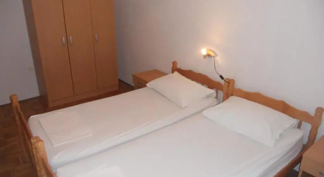 Vukman, Rezerwuj Hotel Senj 