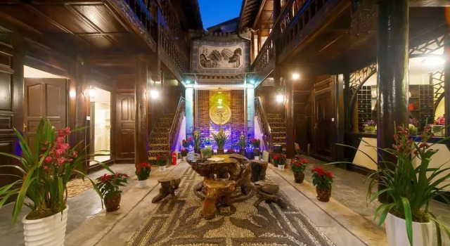Li Jiang Xin Yuan Ge Inn, Забронировать Отель Лицзян Юньнань, рядом с Улица Сквер-стрит Древнего города Даянь