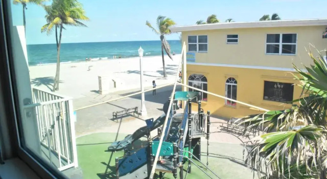 Четырёхместный номер Standard Golden Sand Oceanfront