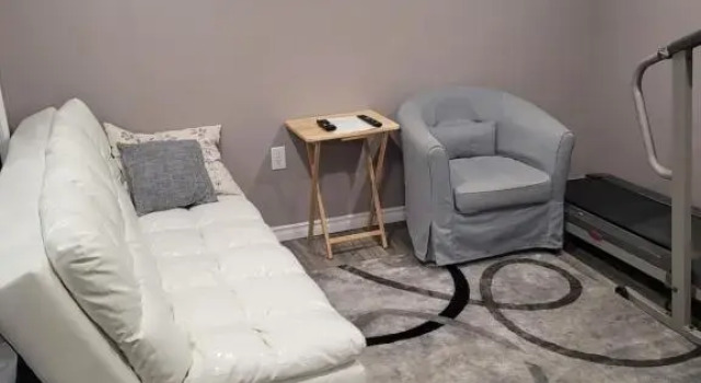 Adorable Studio Basement Suite in South Barrie, Varaa Hotelli Barrie 