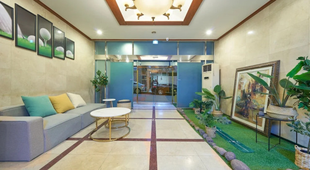 JeJu Golf Hotel, Забронировать Отель Отели и гостиницы Jeju City, рядом с Развлекательный центр Playbox VR jeju, Отель
