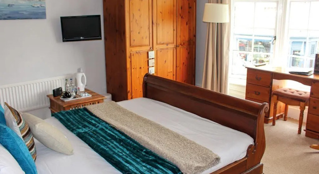 The Bugle Coaching Inn, Забронировать Отель «постель и завтрак» Ярмут Остров Уайт, рядом с Yarmouth Castle