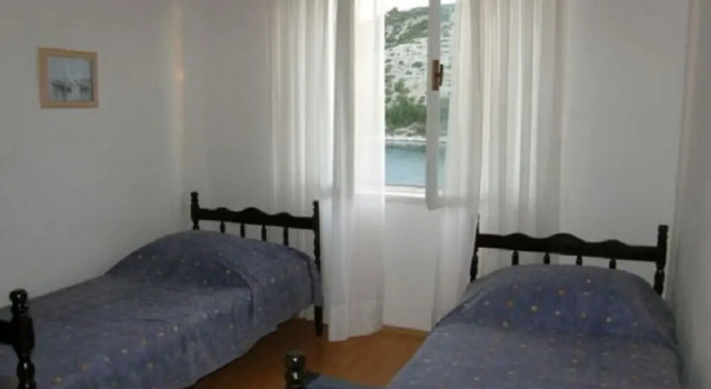 Ljubi - 20 m From Beach - A1, Rezerwuj Hotel Hotele w Split-Dalmatia County z parkingiem, Parking