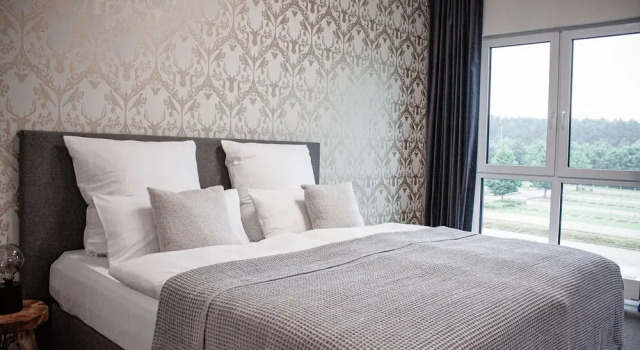 Berg & Tal Abenteuer Resort Bispingen, Забронировать Курортный отель Биспинген Люнебургская пустошь, рядом с Das Verruckte Haus