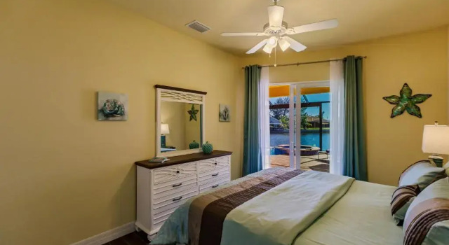 Scenic water view, 2 master suites with direct pool access - Villa Casa Amarilla, Забронировать Вилла Кейп-Корал Southwest Florida, рядом с Lee Health Women's Health