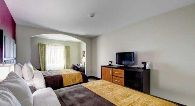 Четырёхместный люкс Comfort Inn & Suites Tulsa I-44 West - Rt 66