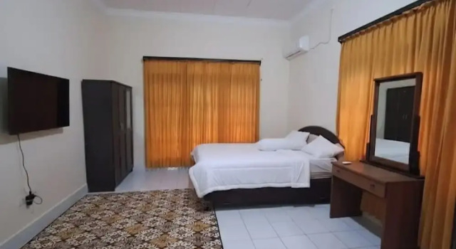 OYO 94930 Yetelu Guest House, Prenota Affittacamere Hotel a Kalimantan con parcheggio, Parcheggio