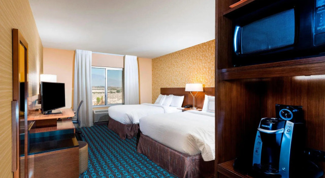 Четырёхместный номер Standard Fairfield by Marriott Inn & Suites Palm Desert Coachella Valley