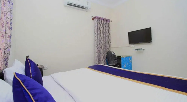 OYO 4848 3 Square Inn, Забронировать Отель Отели штата Карнатаки с парковкой, Парковка