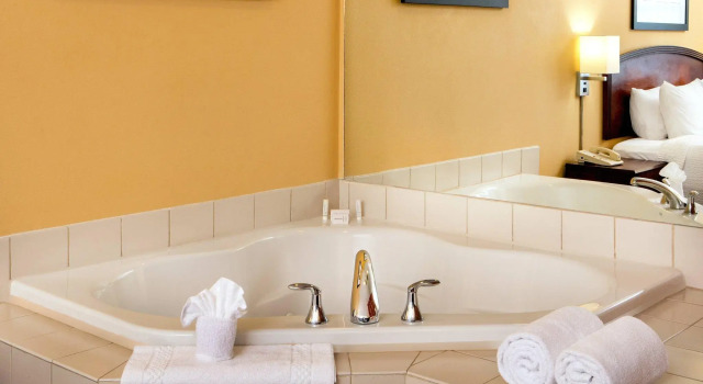 Двухместный номер Standard Courtyard by Marriott Hartford Manchester