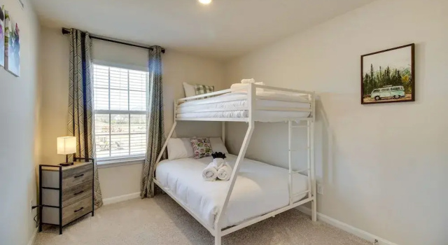 Charming Townhome < 1 Mi to Zoo & Luray Caverns!, Prenota Appartamento Hotel a Virginia con parcheggio, Parcheggio
