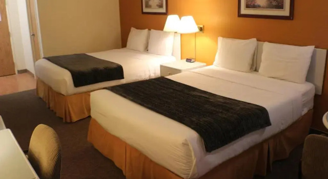 Четырёхместный номер Standard R&R Inn & Suites