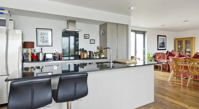 Superb Apartment With Terrace Near The River In Putney By Underthedoormat