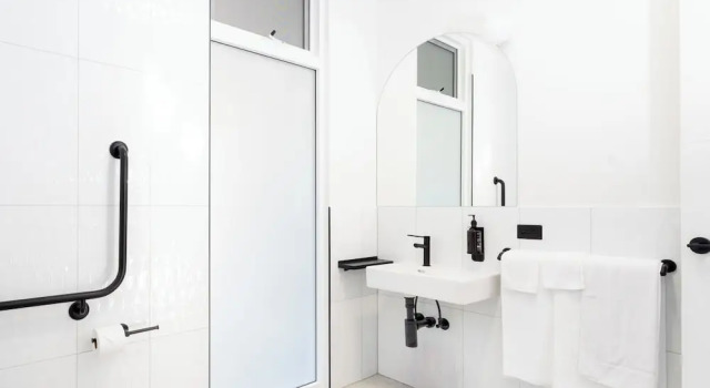 Апартаменты Standard Clare Hillside Apartments