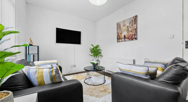 Smart Studio Ensuite Leeds Near City Centre Street Parking