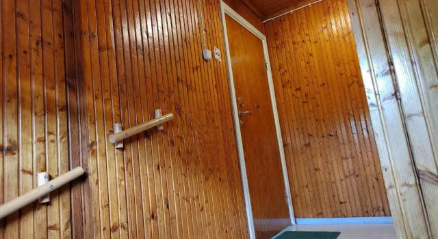 Kalle's unluxury guest house Aircon 15min city center by train, Забронировать Гостевой дом Leppävaara Эспоо