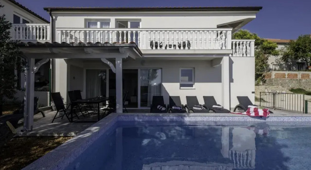 Inviting 3-bed House on the Island of Rab, Croatia, Prenota Casa vacanze Arbe 