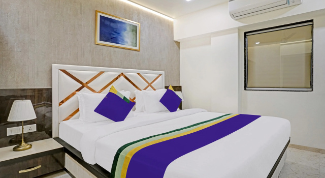 Номер Premium Treebo Premium Golden Bliss Trimurti Nagar Square