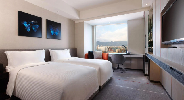 Двухместный номер Deluxe Humble House Taipei, Curio Collection by Hilton