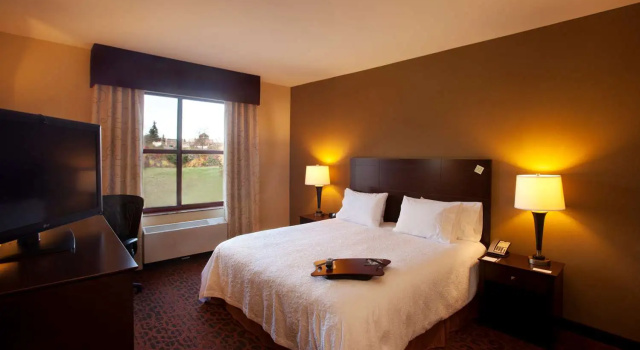 Номер Standard Hampton Inn Marquette-Waterfront