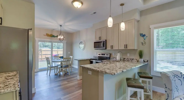 Коттедж 1 Mi to Beach! Ocean Isle Home w/ Shared Lanai