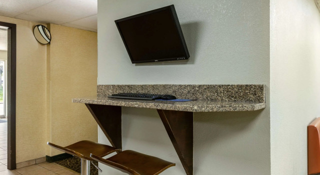 Rodeway Inn & Suites Grand Rapids Southeast