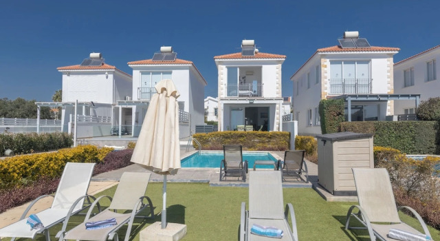 Вилла Villa Suri, Luxury Seafront Villa