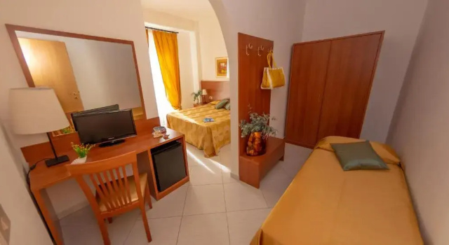 Трёхместный номер Standard Hotel Solaria