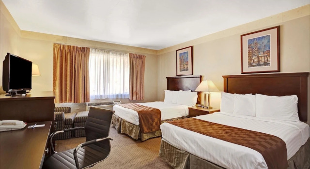 Четырёхместный номер Standard Travelodge by Wyndham Everett City Center