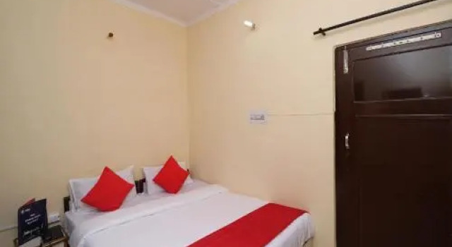 Maharaja Gold Guest House By OYO Rooms, Забронировать Гостевой дом Карнал Национальный столичный округ Дели