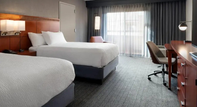 Четырёхместный номер Standard Courtyard Los Angeles Torrance/Palos Verdes