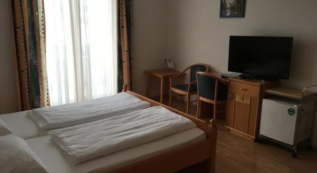 Leonfeldner-Hof, Book Hotel  