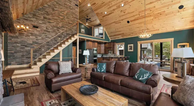 Black Bear & Blue Heron by Avantstay 2 Lakefront Homes, Sleeps 43 Pool, Dock, Theater