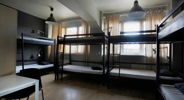 Кровать в общем номере Corner Hostel