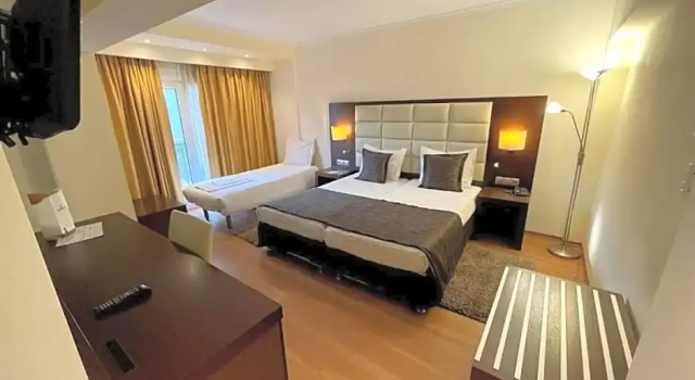 Номер Standard с видом на озеро Europa Hotel