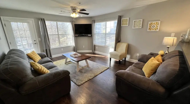 Meadowbrook 10-2 2 Bedroom Condo, Забронировать Отель Отели Table Rock Lake с парковкой, Парковка
