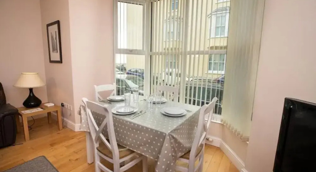 Caldey View 2, Забронировать Отель Тенби 
