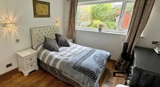 4 Bedroom House, Sleeps 8- Hot Tub, Pets, Parking, Rezervasyon Tatil Evi Trafford kır evleri, Küçük Ev
