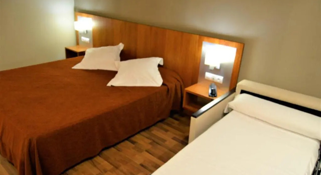 Трёхместный номер Standard Hotel AS Torrent