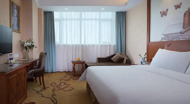 Vienna Hotel Zhejiang Taizhou Luqiao Passenger Center, Rezerwuj Hotel Taizhou Zhejiang